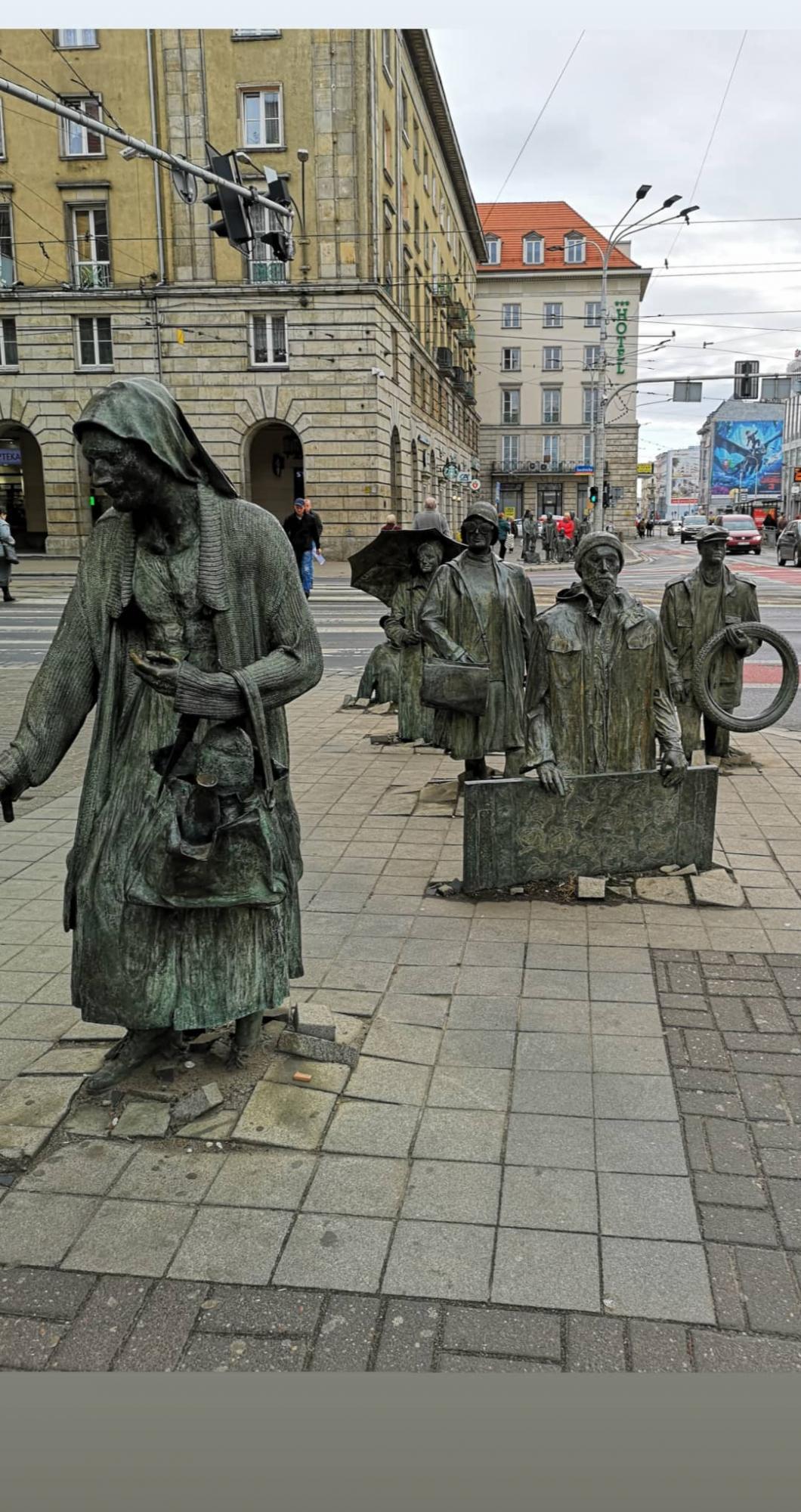 Теперь брюнетка: солистка The Hardkiss удивила новым сочным имиджем