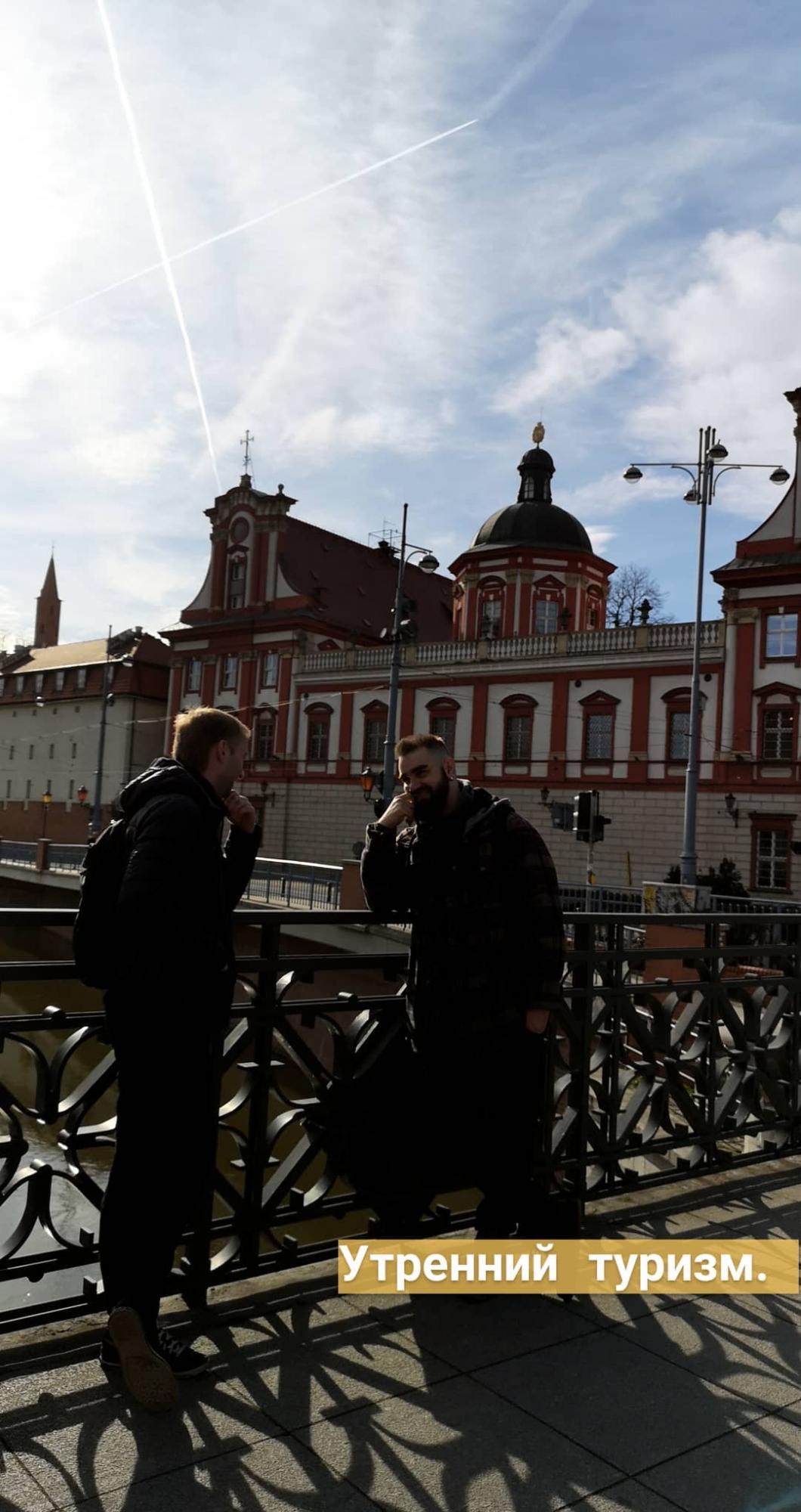 Теперь брюнетка: солистка The Hardkiss удивила новым сочным имиджем