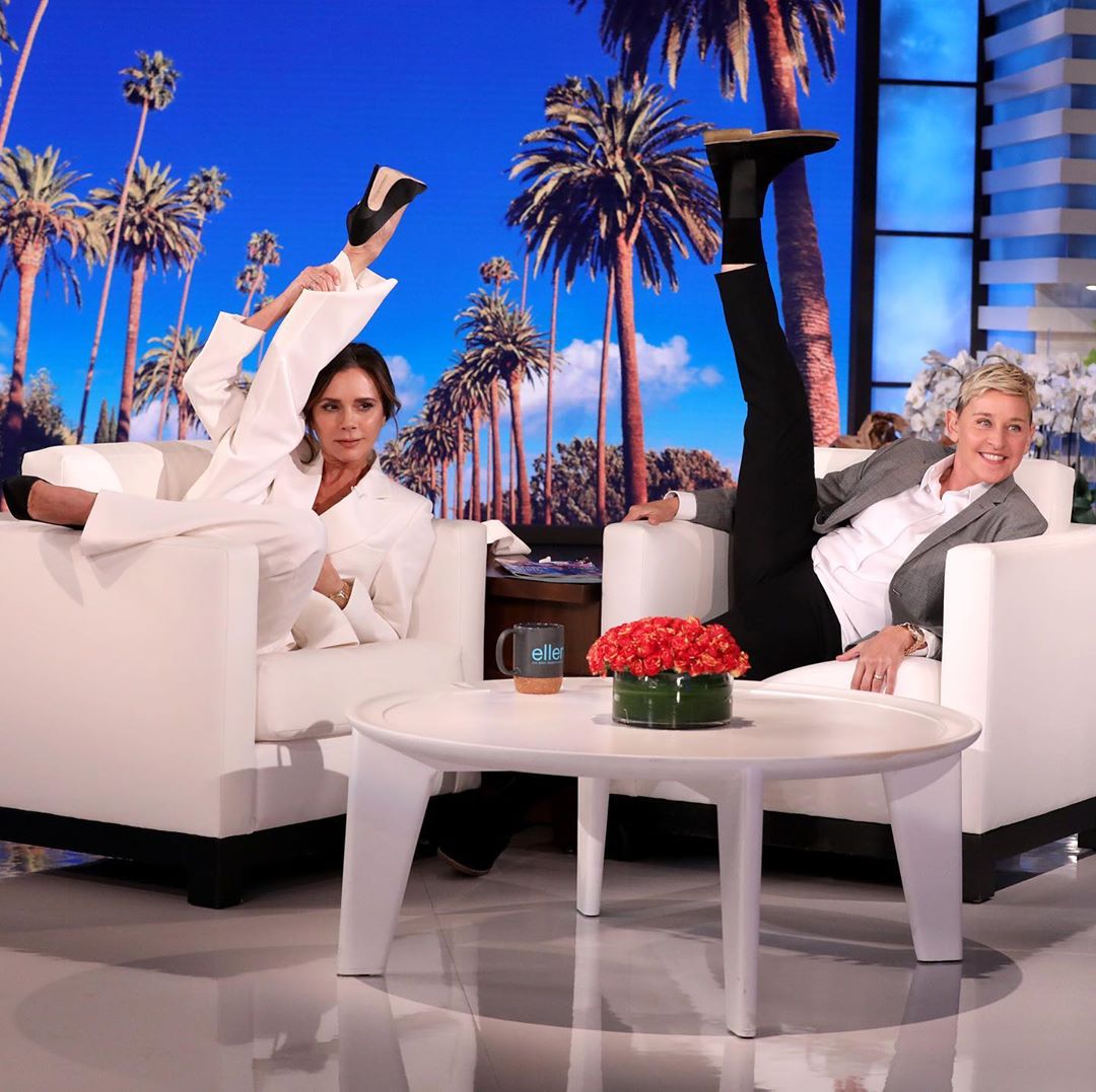 Розтяжка так само бездоганна! Вікторія Бекхем повторила свій знаменитий шпагат