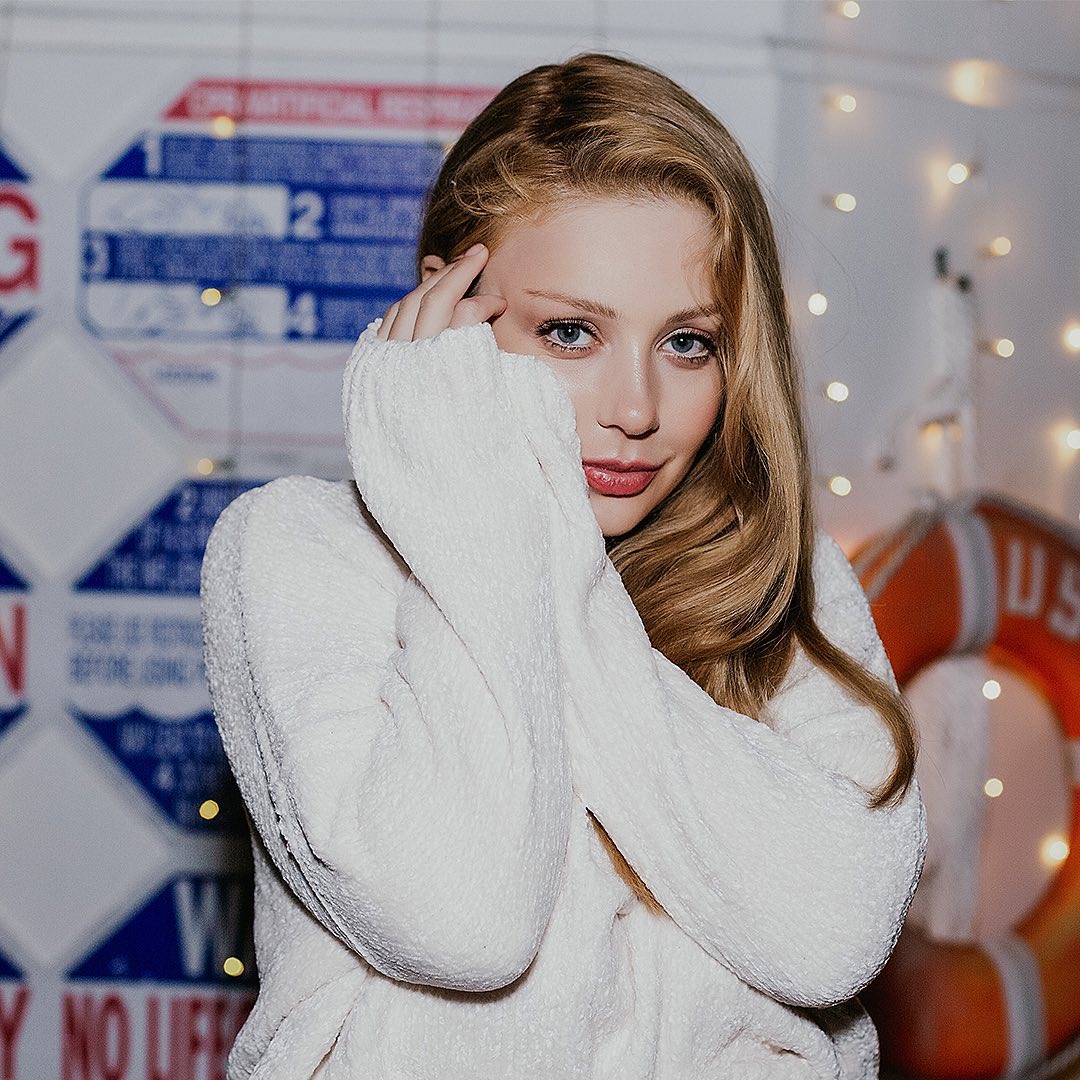 Сама нежность: Тина Кароль заворожила уютным "домашним" фото