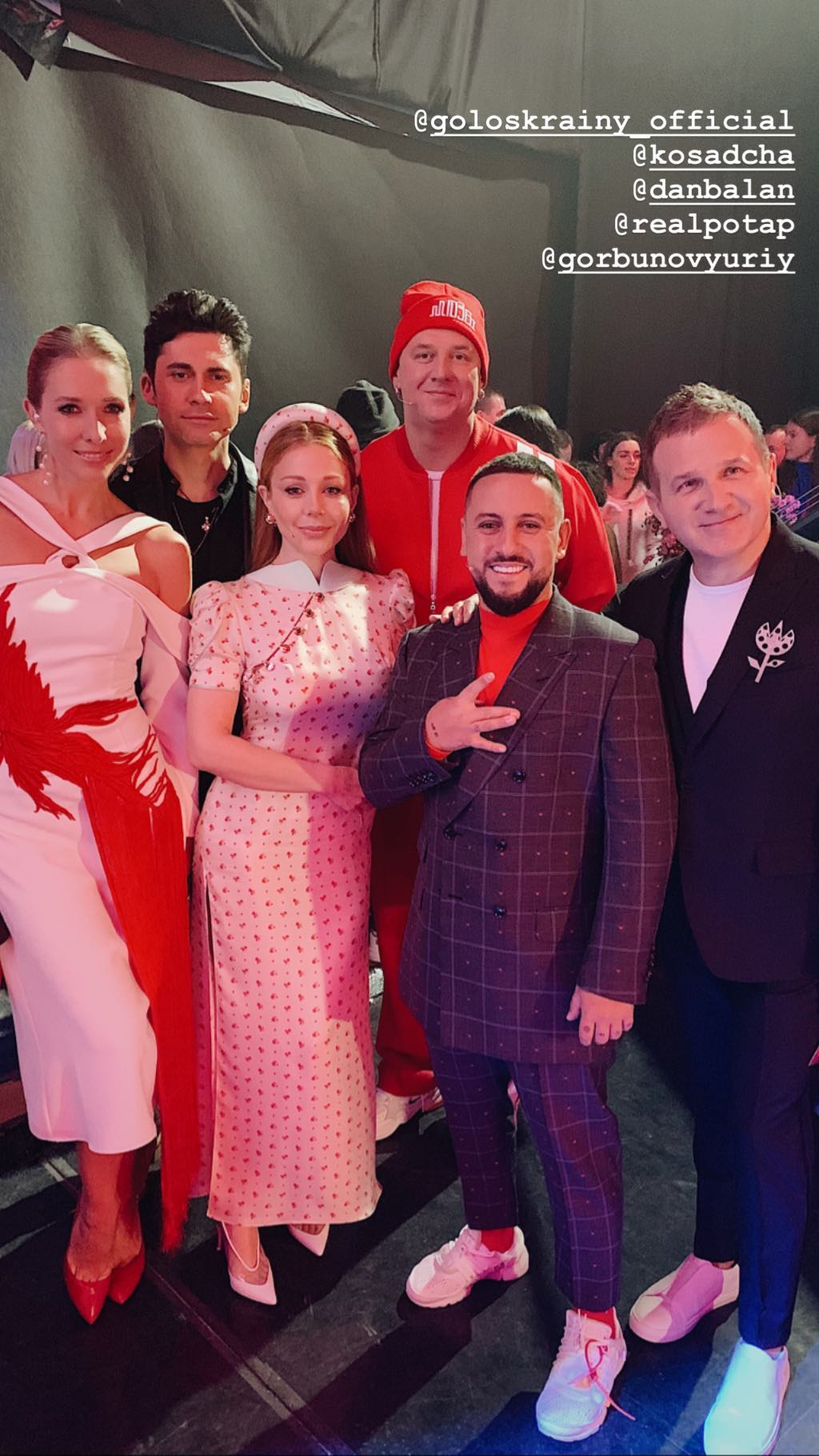 Елегантність і ніжність в одному флаконі: Тіна Кароль приміряла новий образ на Голосі країни 9