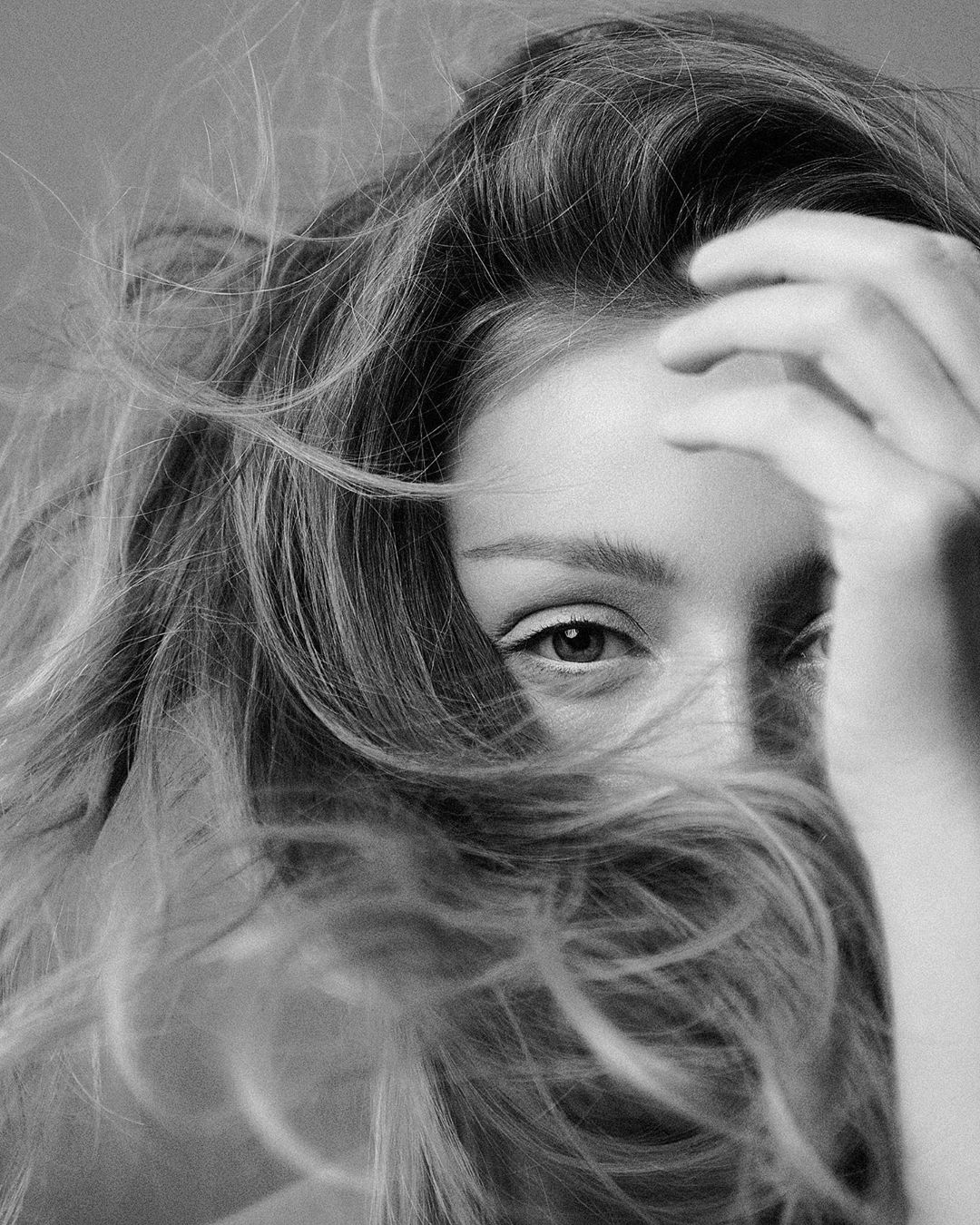 "Будто снова 15 лет": Тина Кароль умилила необычным фото без макияжа