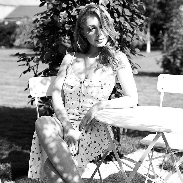 "Немыслимое желание тепла": Тина Кароль восхитила чувственнным летним фото