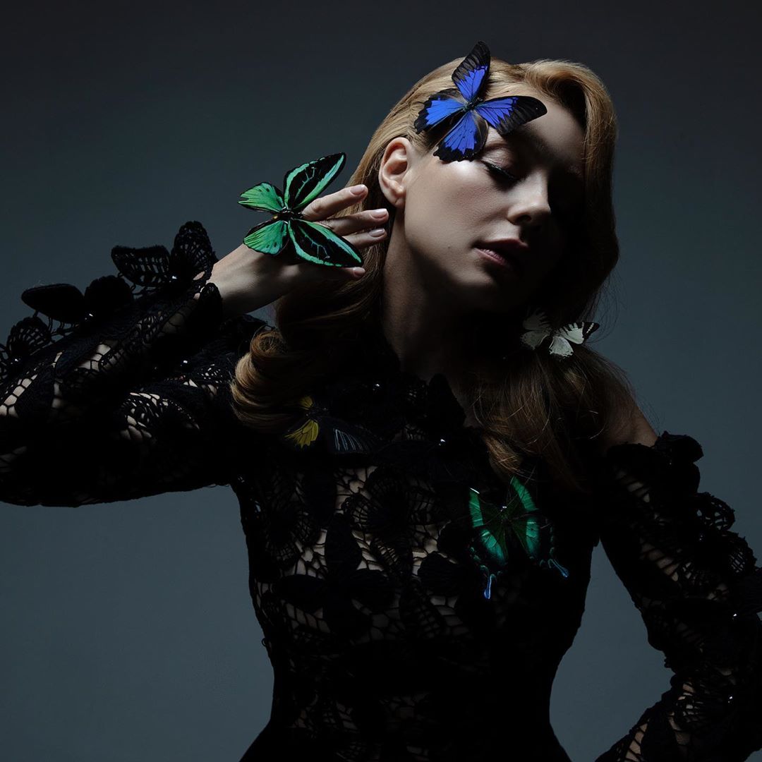 Сплошная магия: Тина Кароль превратилась в "цветок" в сказочной фотосессии