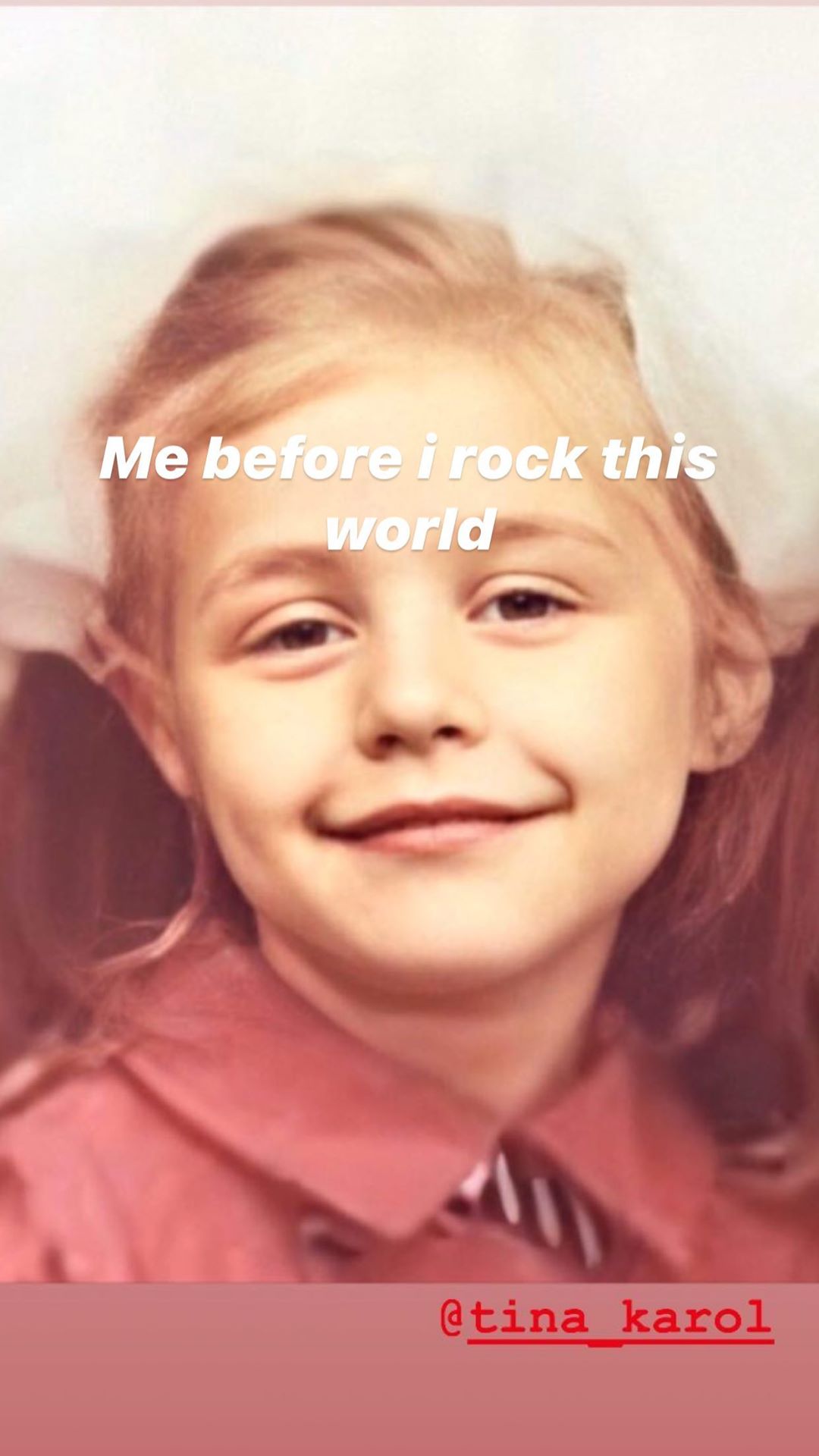 Взагалі не змінилася: Тіна Кароль зворушила архівним фото з бабусею і дідусем