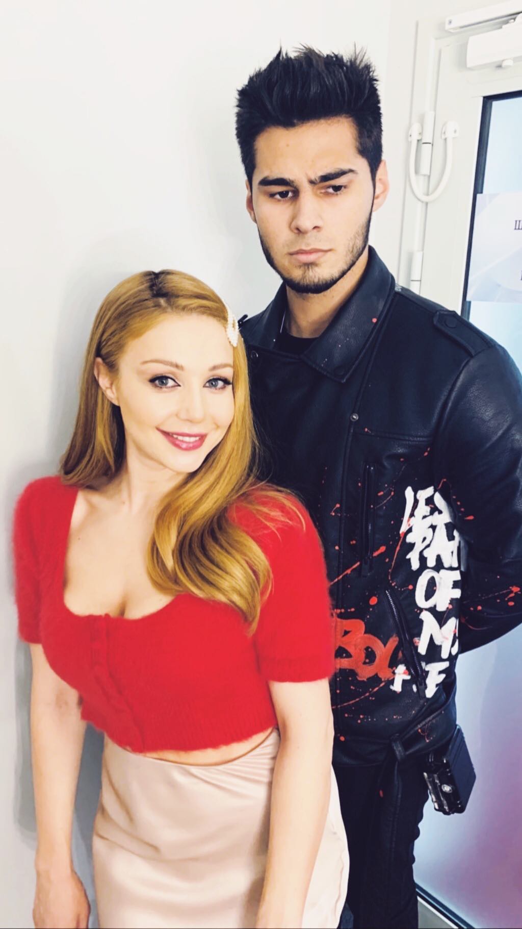 "Что ты делаешь с нами?" Тина Кароль показала роскошные формы в коротком топе