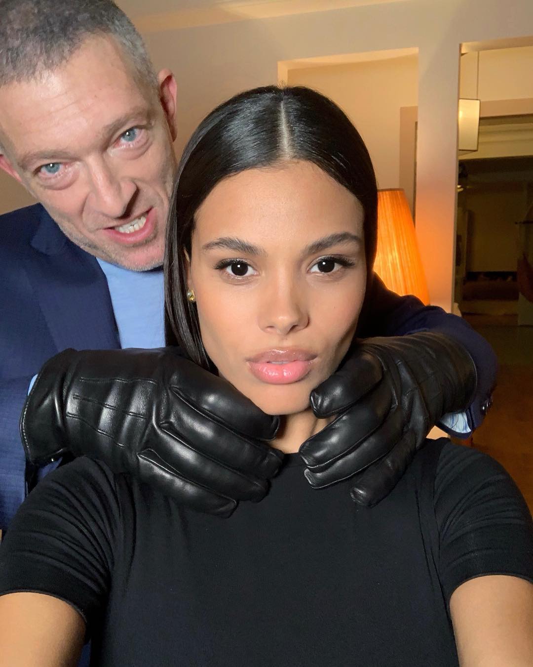 Щасливі разом: 52-річний Венсан Кассель вийшов у світ з молодою дружиною