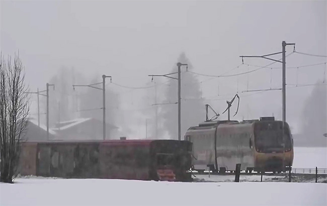 Ураган &quot;Элеонор&quot; сорвал пассажирский поезд с рельсов в Швейцарии