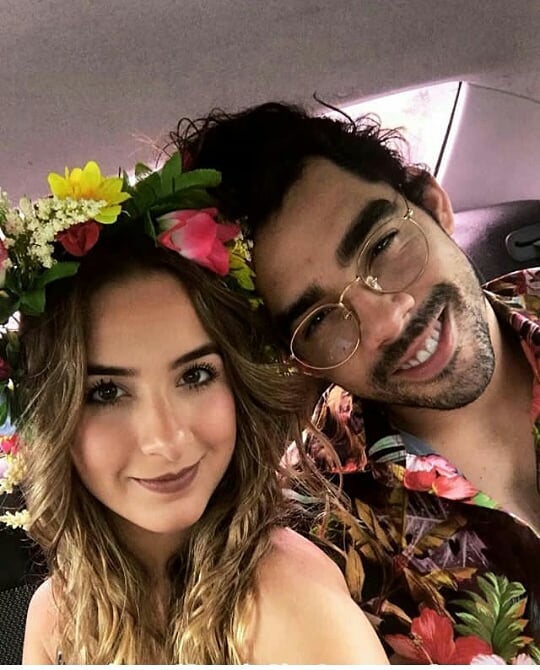 Летел на день рождения любимой: популярный певец погиб в авиакатастрофе