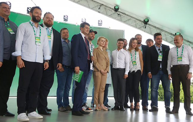 А слуги кто? Кого Владимир Зеленский ведет в Раду