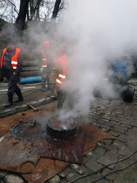 В Киеве на Владимирском спуске до среды частично ограничат движение