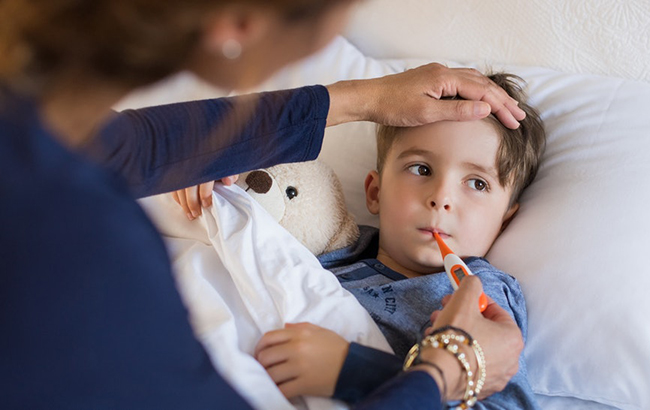 Оставьте ребенка в покое: Комаровский разрушил популярный миф об ОРВИ (видео)