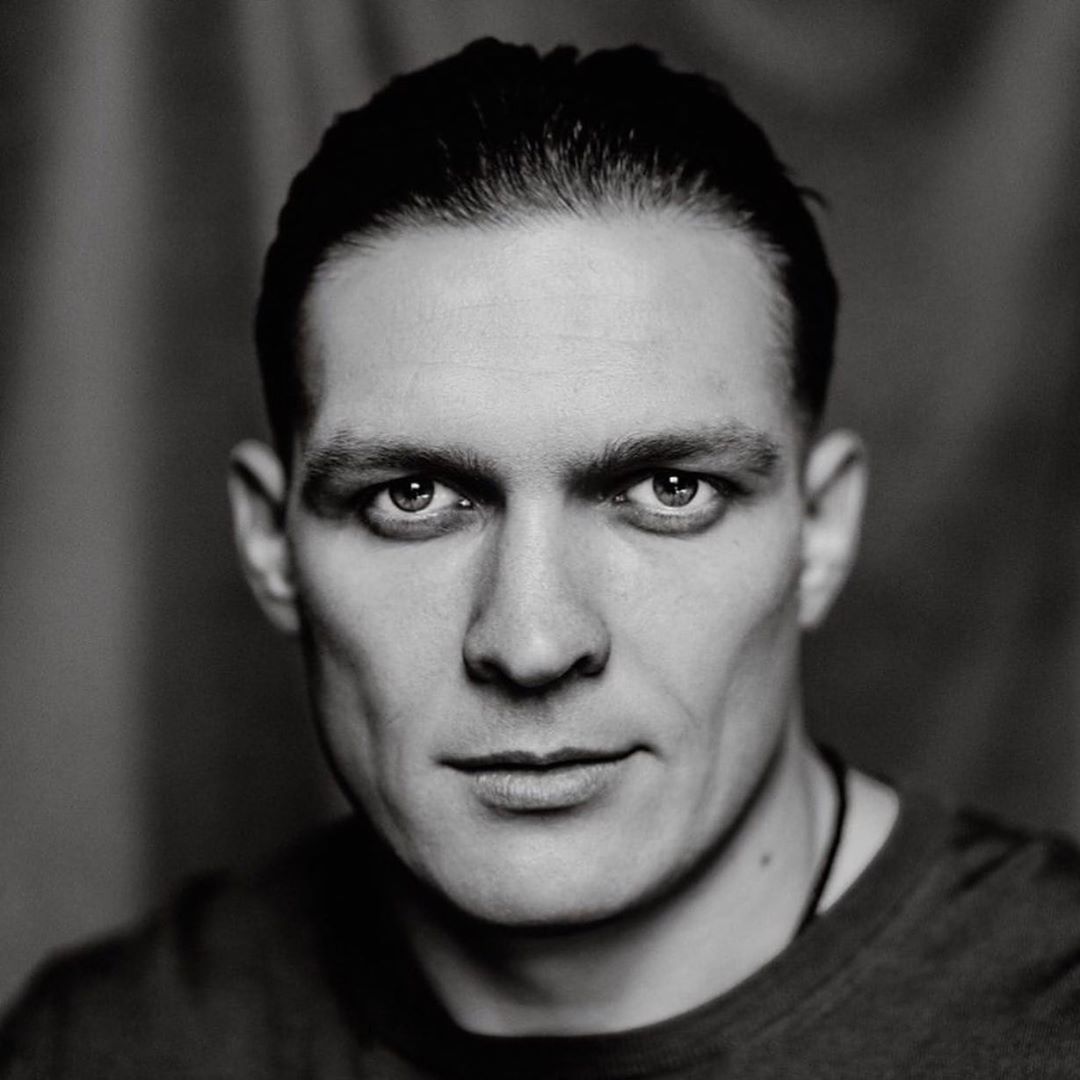 Усик написал мотивирующий стих о любви и страхе