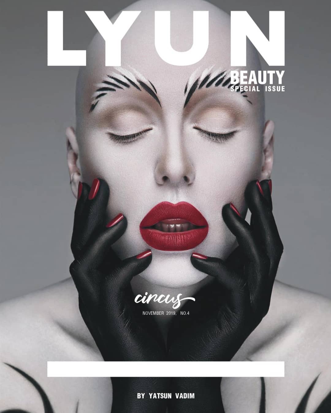 Травесті-діва Монро в екстравагантному образі прикрасила обкладинку британського глянцю