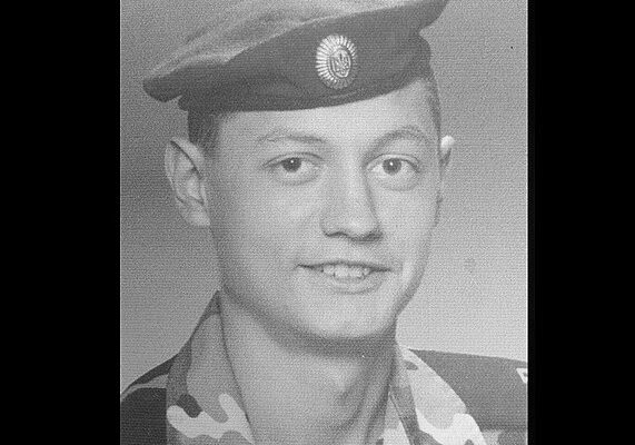 Женился 3 месяца назад: на фронте погиб молодой украинский морпех (фото)