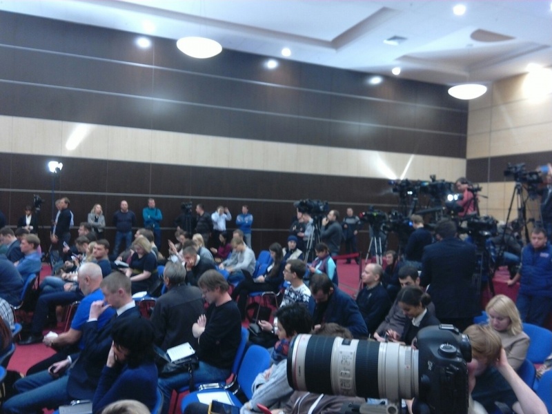 Прес-конференція Януковича затримується через відсутність екс-президента