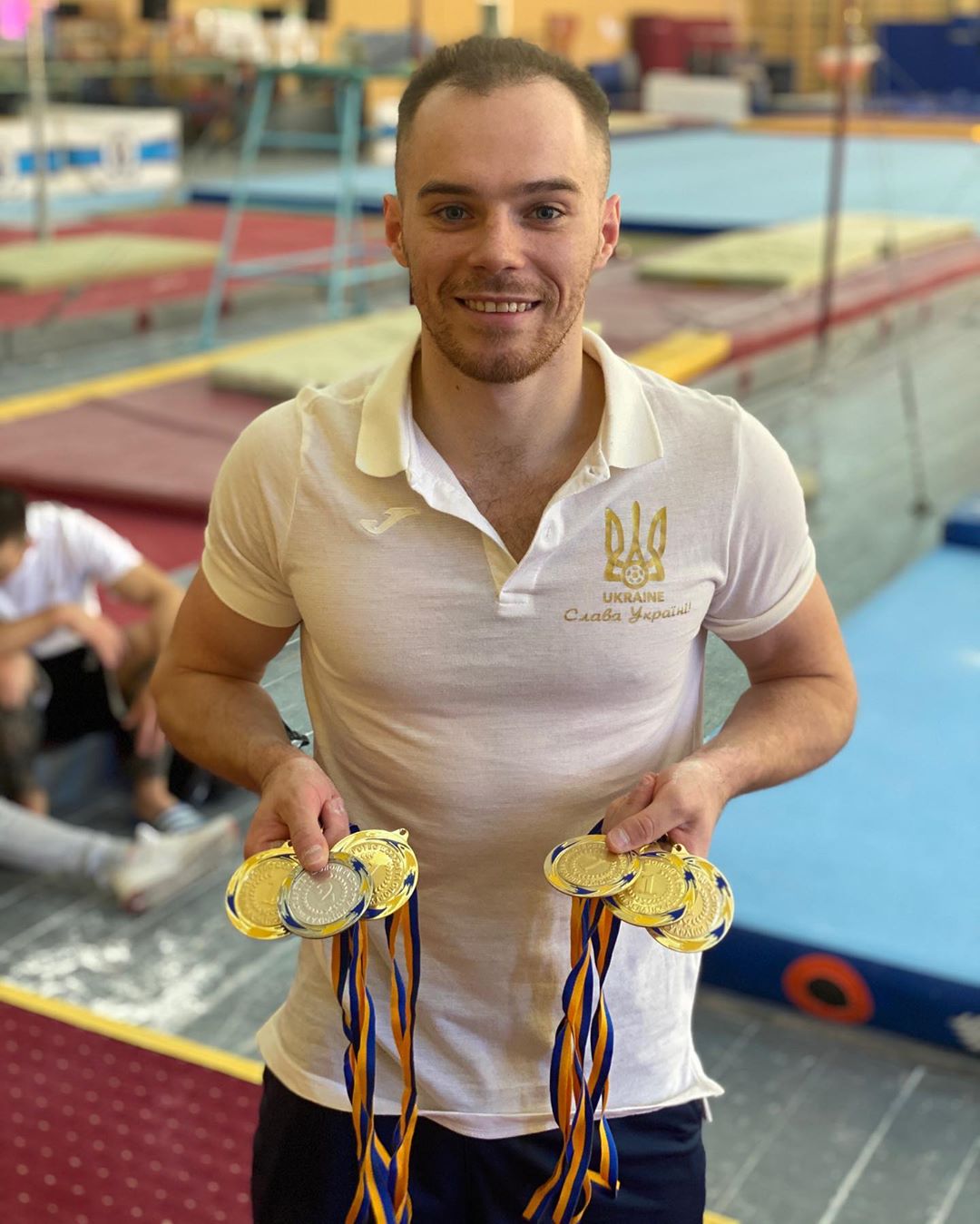 Олімпійський чемпіон України закрутив роман з 17-річною гімнасткою: фото