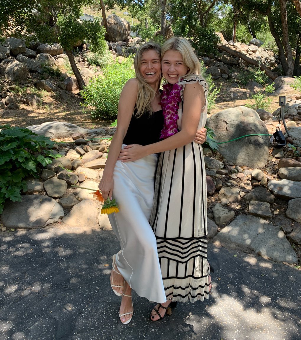 &quot;Наплакалась сегодня&quot;: Вера Брежнева показала дочку-выпускницу