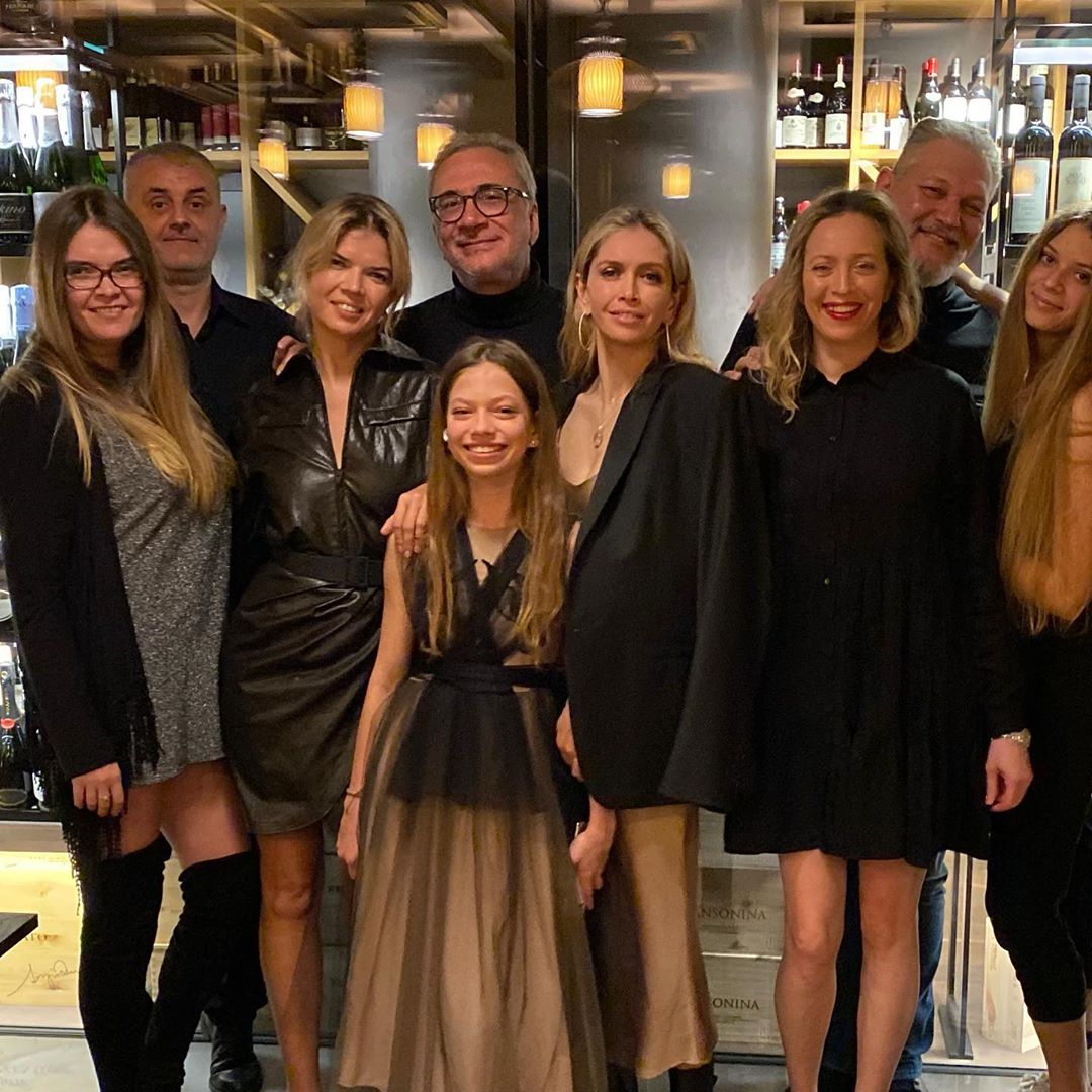 Идеальная компания: Вера Брежнева показала, с кем отпраздновала день рождения