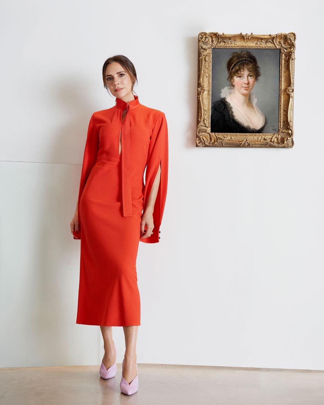 Екстремально стильна: Бекхем першою приміряла головний колір 2019 року