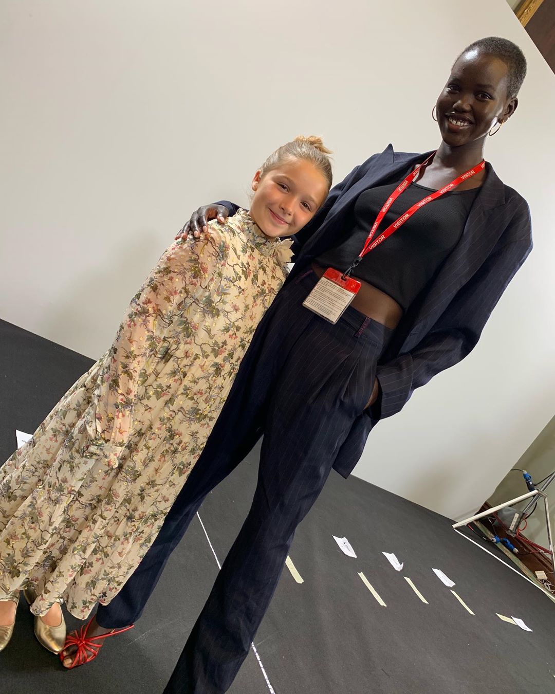 Семейная идиллия: Дэвид Бекхэм с детьми трогательно поздравили Викторию с выходом новой коллекции