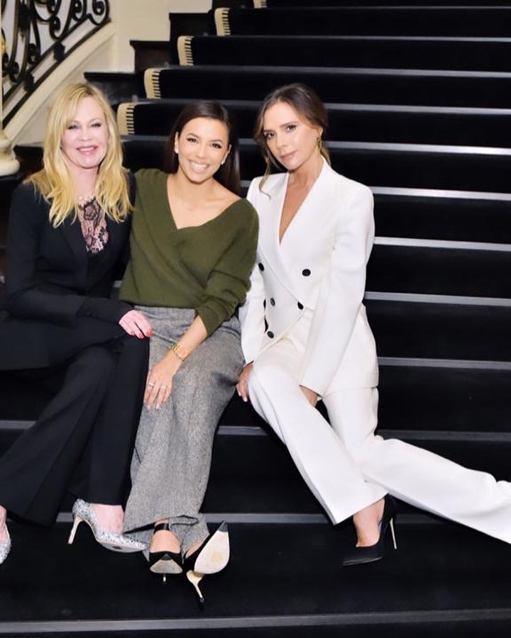 Розтяжка так само бездоганна! Вікторія Бекхем повторила свій знаменитий шпагат