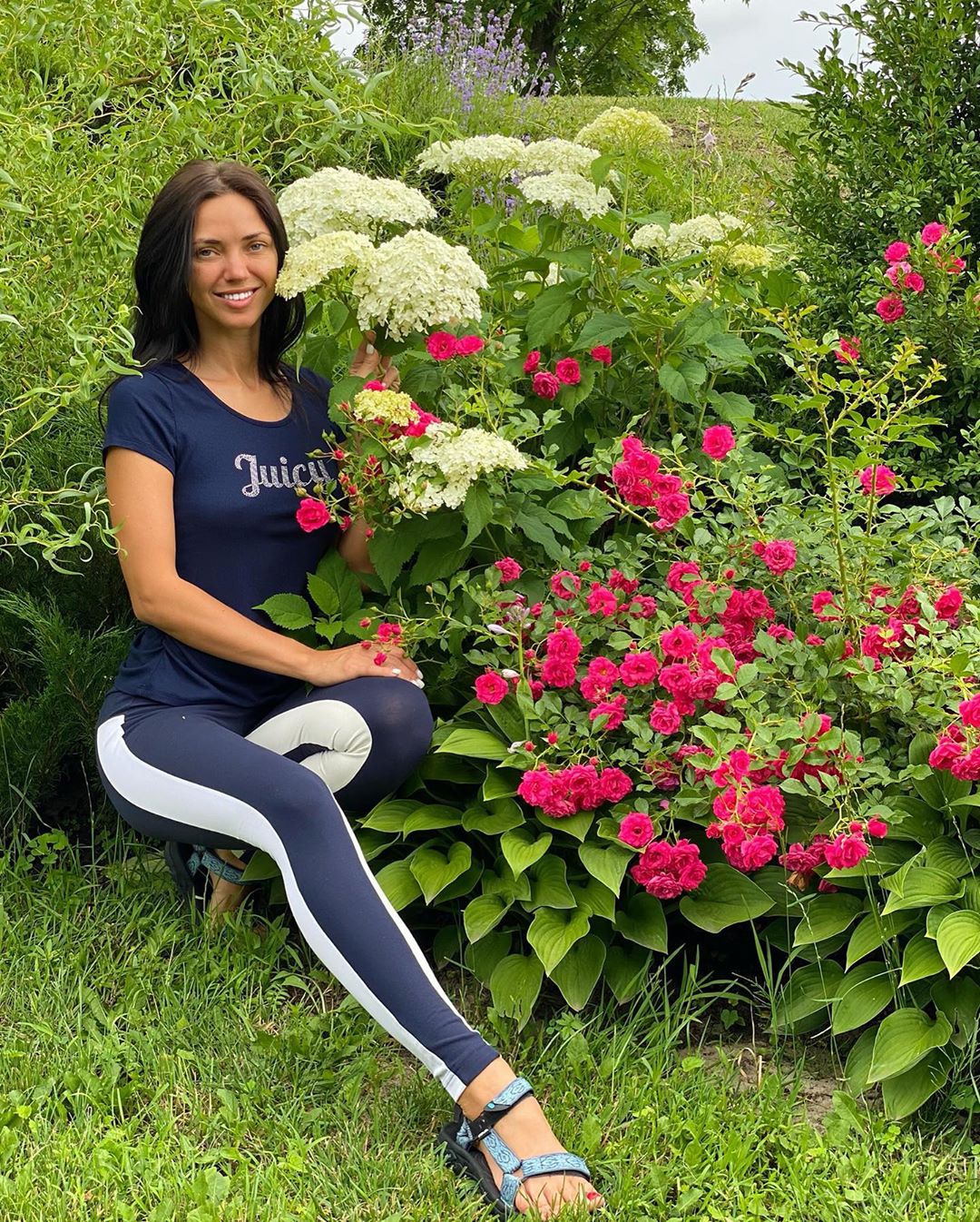 Немов струна: Віка із НеАнгелів викликала фурор точеними формами в облягаючому аутфіті