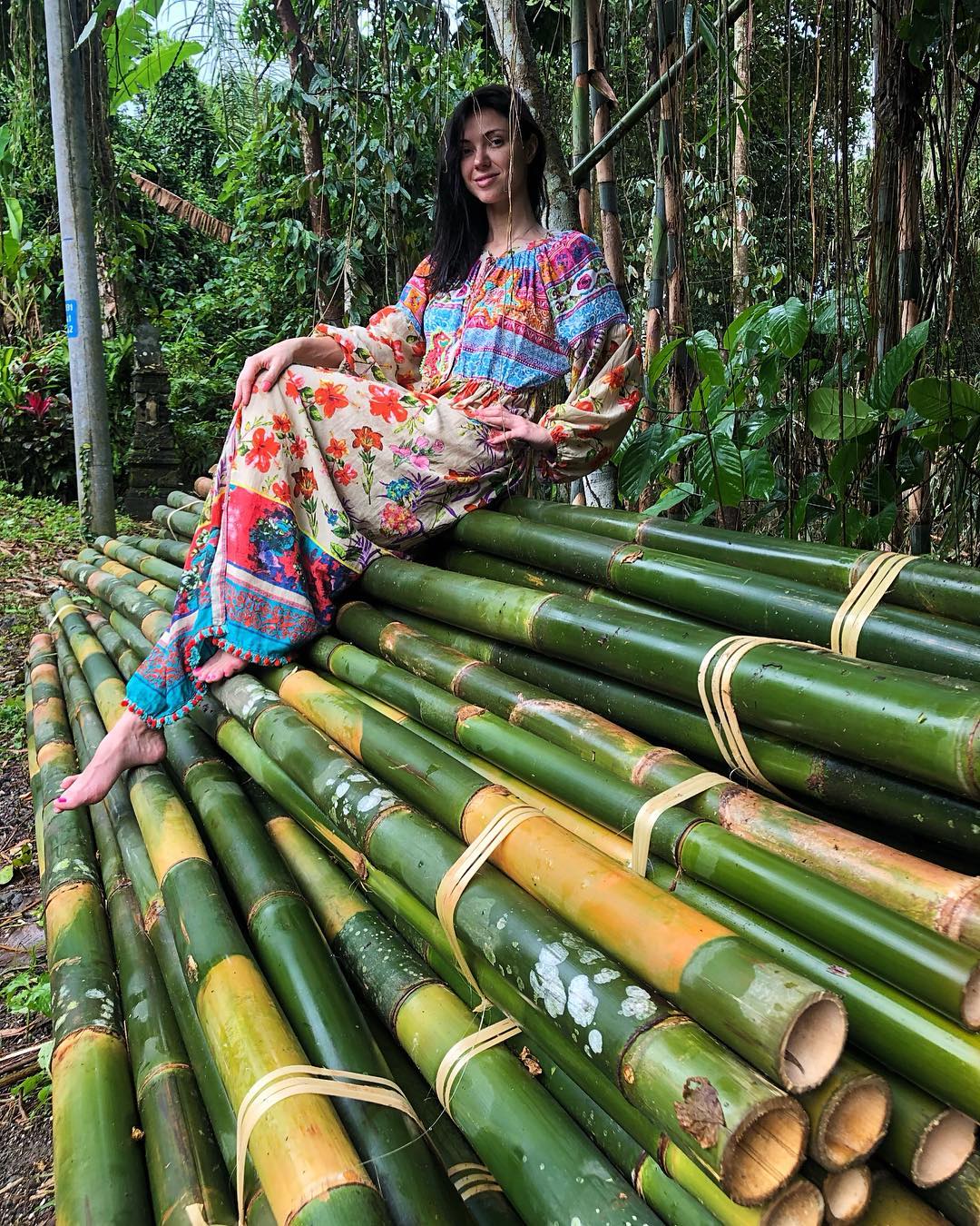 "Шикарная": Вика из "НеАнгелов" похвасталась стильным нарядом на Бали