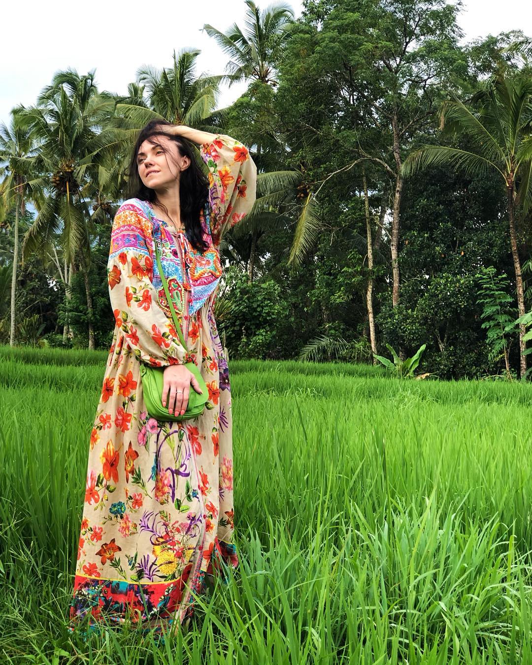 "Шикарная": Вика из "НеАнгелов" похвасталась стильным нарядом на Бали