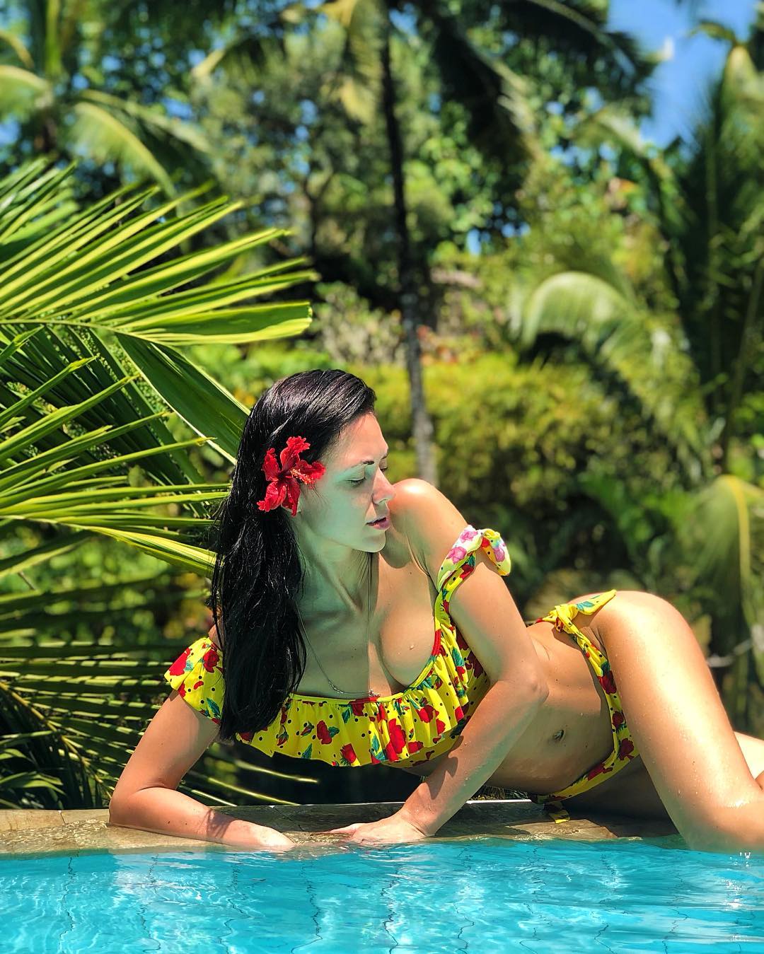 &quot;Мотиватор 100 уровня&quot;: Вика из НеАнгелов показала комплекс упражнений для идеальной фигуры