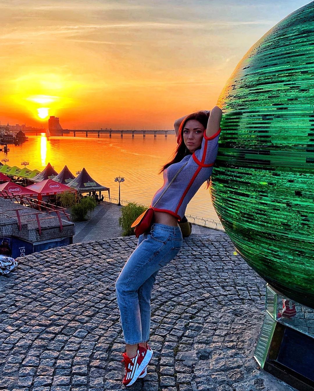 Беременна? Украинская певица взбудоражила фанов округлившимся животом