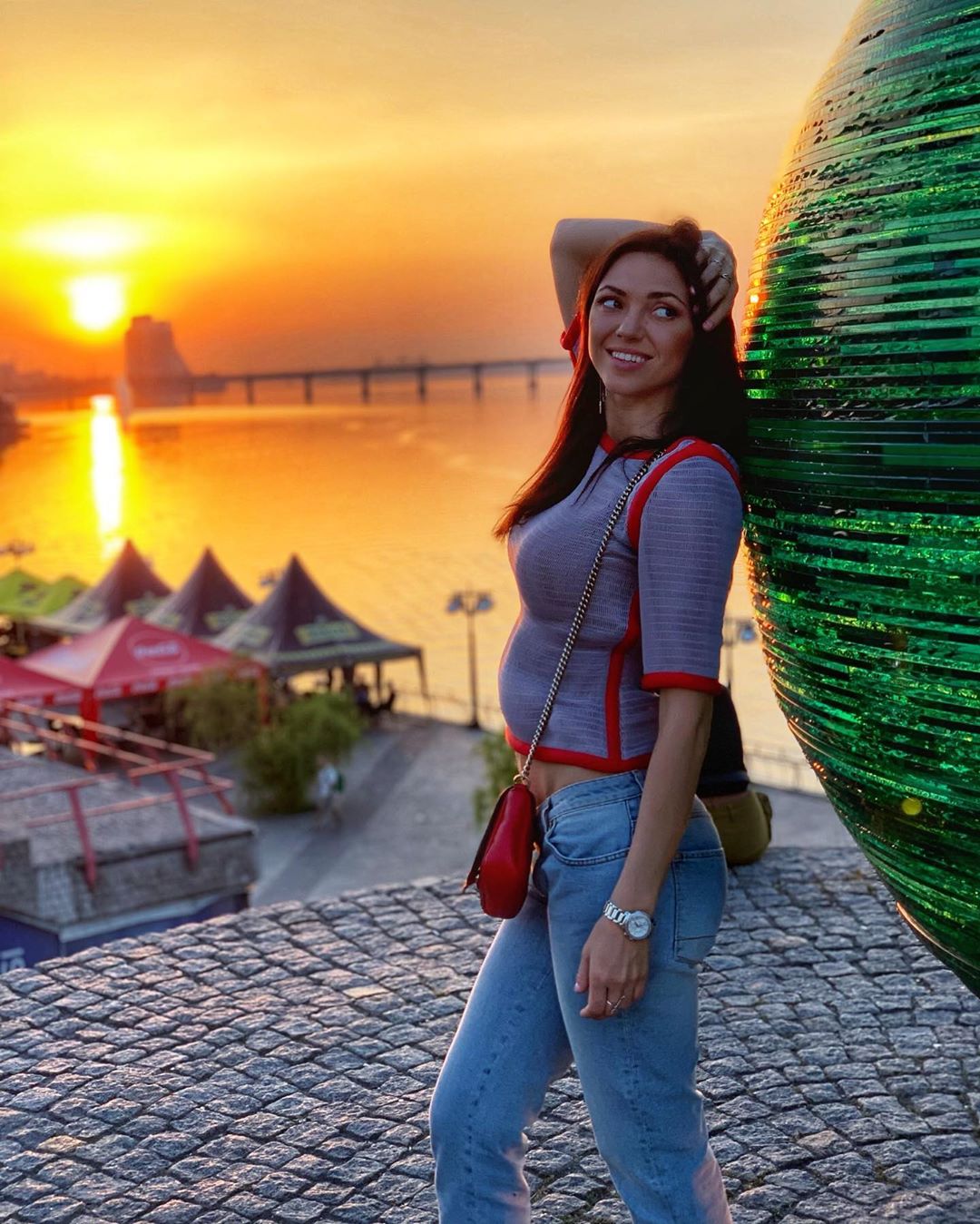 Беременна? Украинская певица взбудоражила фанов округлившимся животом