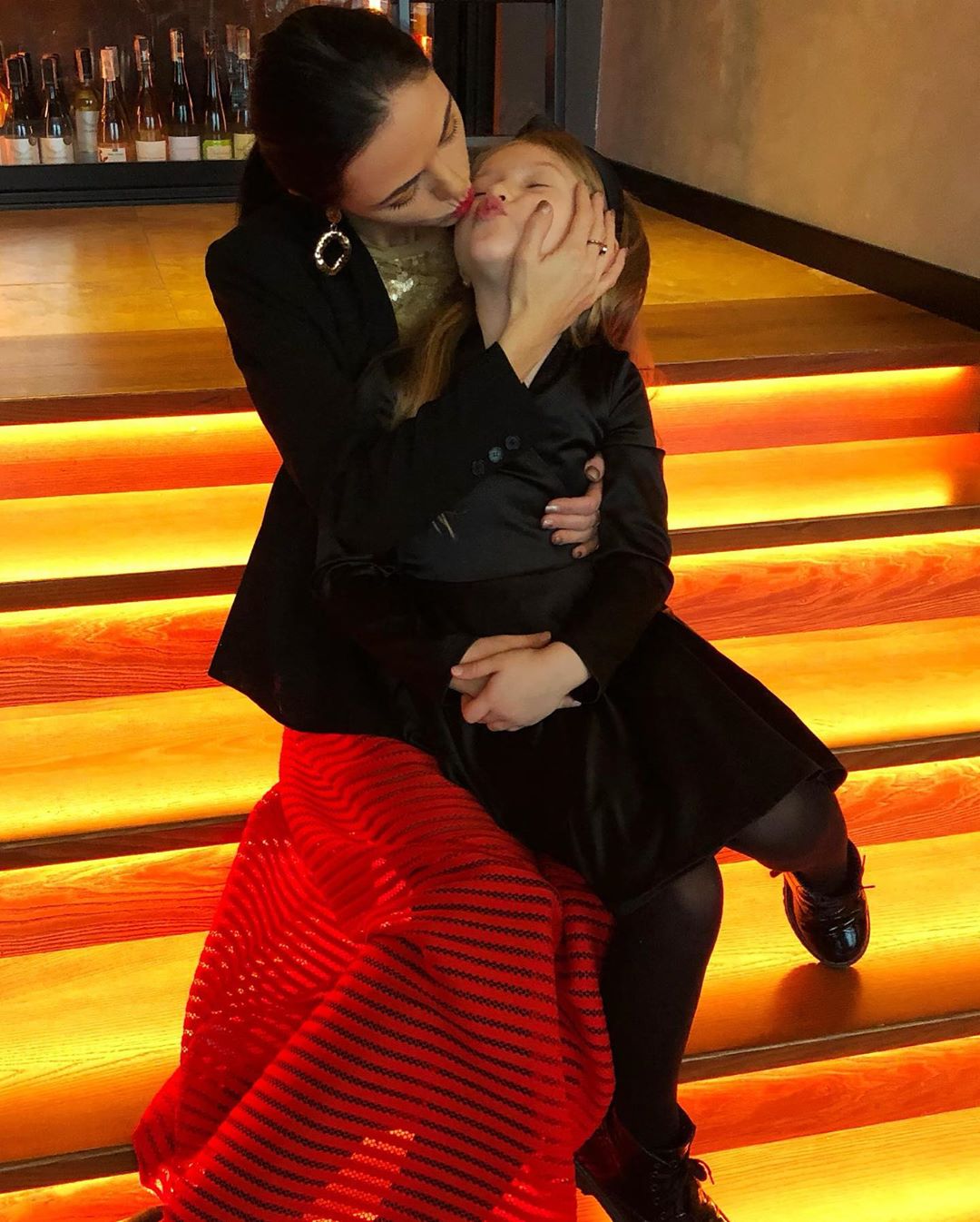 В золоті і колі близьких: Віка з Неангелів показала, як відзначила день народження