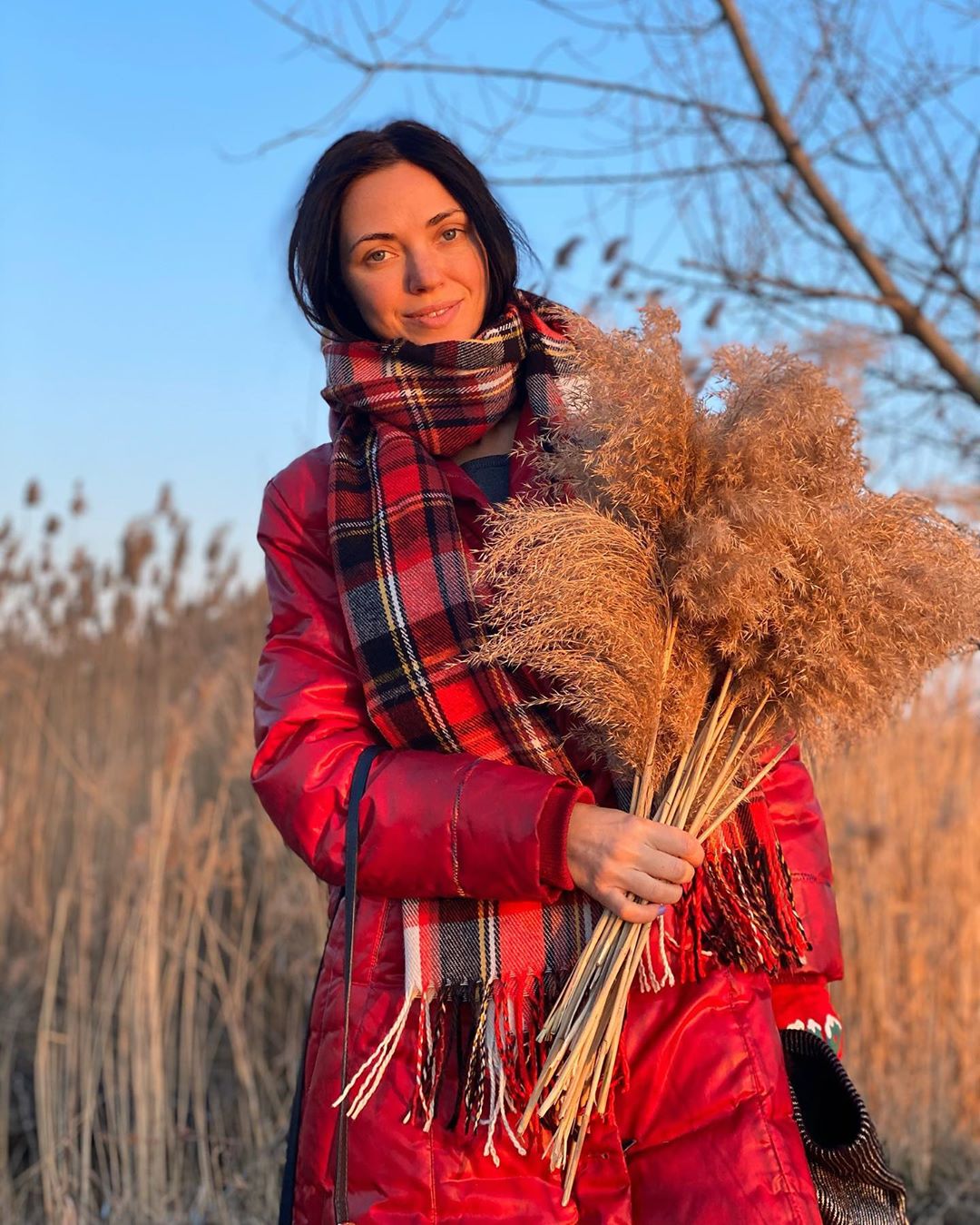 &quot;Яка ж красива без мейка&quot;: Віка з НеАнгелів влаштувала атмосферну фотосесію в очереті