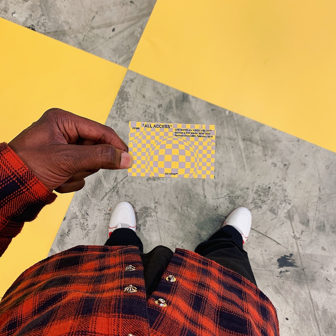 Можна дивитися вічно: довгонога Карлі Клосс відкрила показ Off-White (відео)