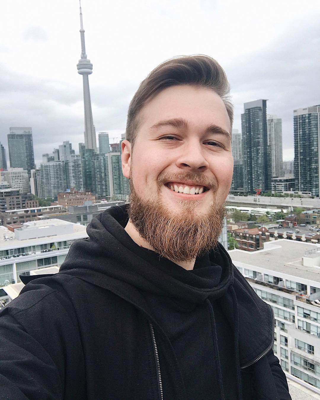 Всплыло имя первого участника "Холостячки 2": он помогает девушкам успешно выйти замуж (фото)