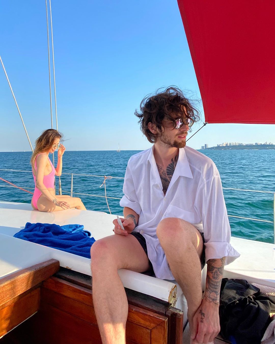 На переднем плане: Дантес показал Дорофееву в купальнике и ярко подколол жену