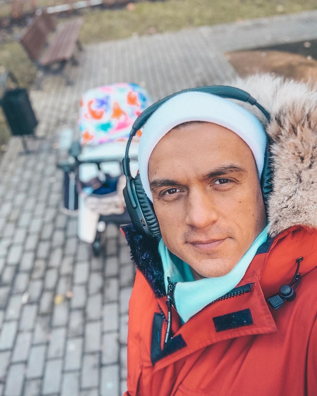 Трудности отцовства: Влад Топалов показал утреннюю прогулку с сыночком