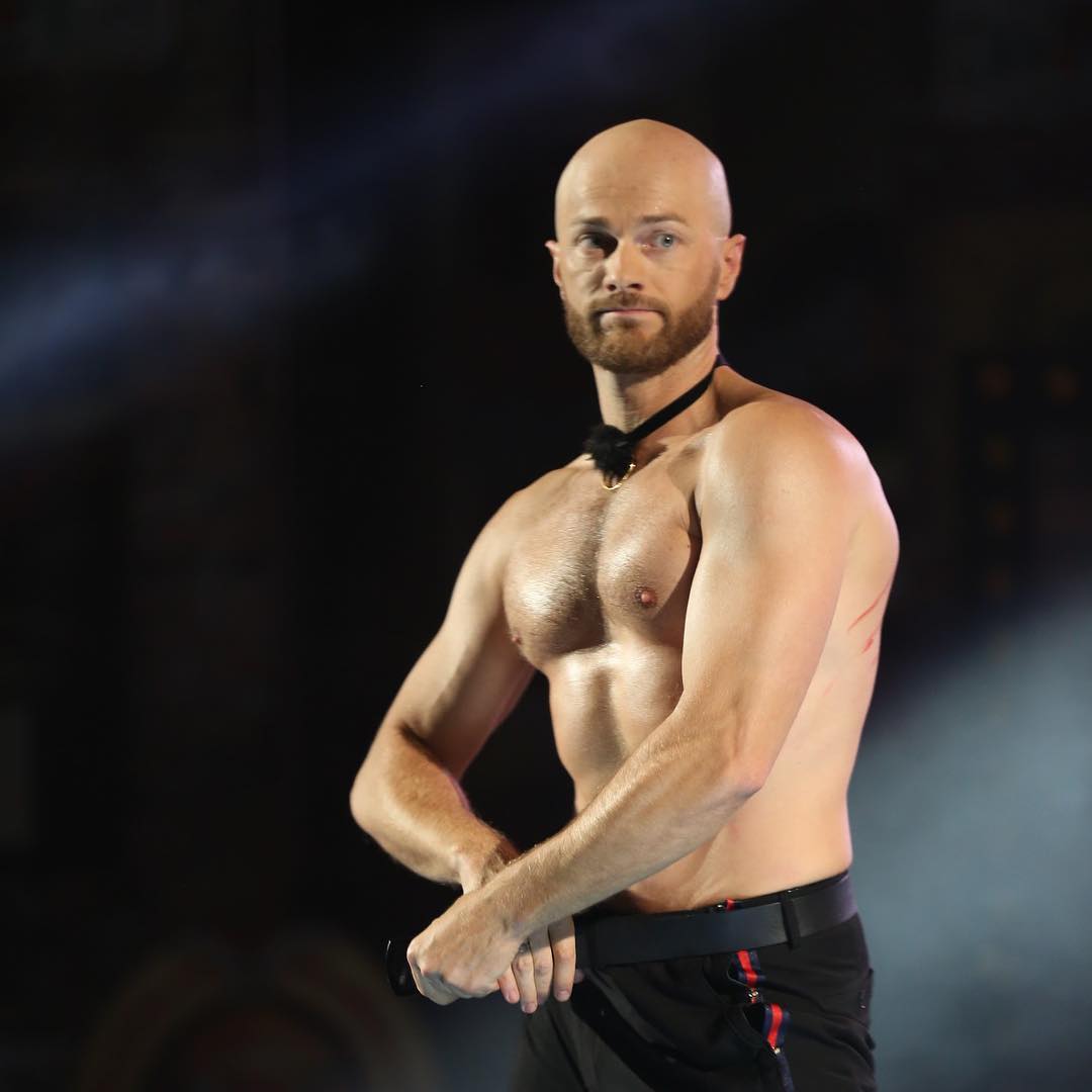 "Що за подряпини на спині?" Влад Яма схвилював мережу м'язистим торсом