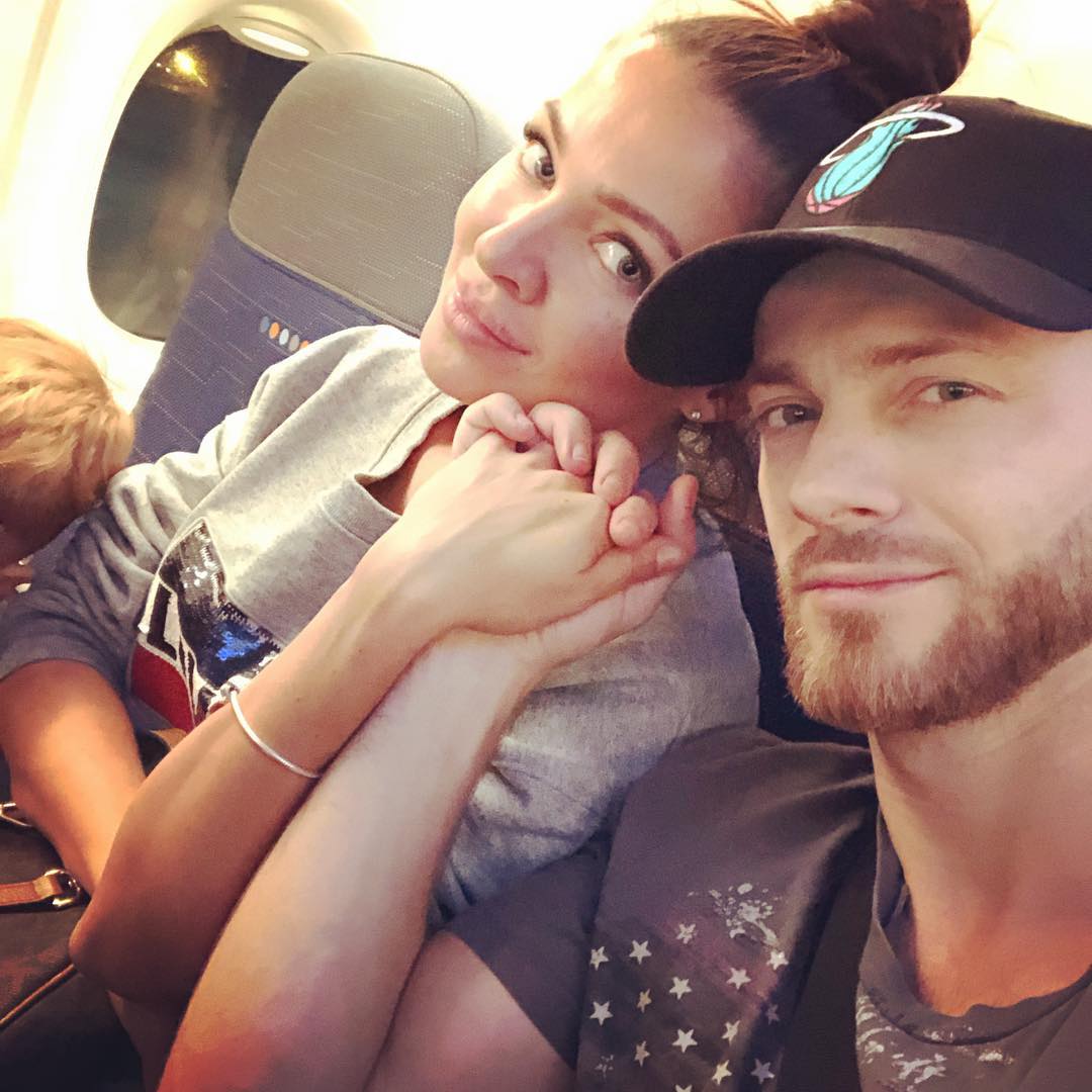 Сімейна ідилія: Влад Яма зачарував ніжним фото з дружиною