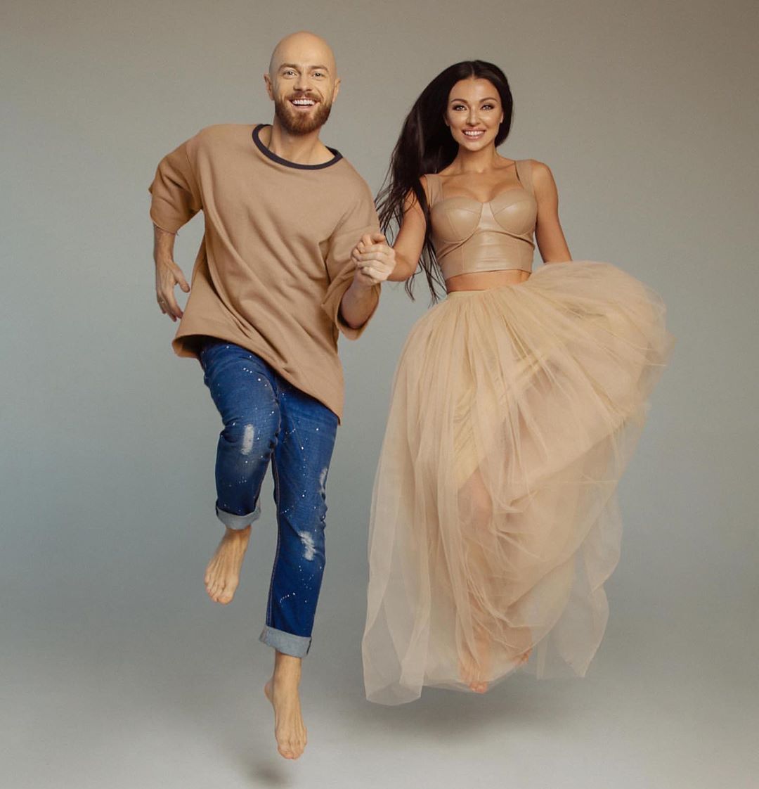 "Підстрибнувши до нових цілей!" Яма показав, як проводить час з красунею-дружиною