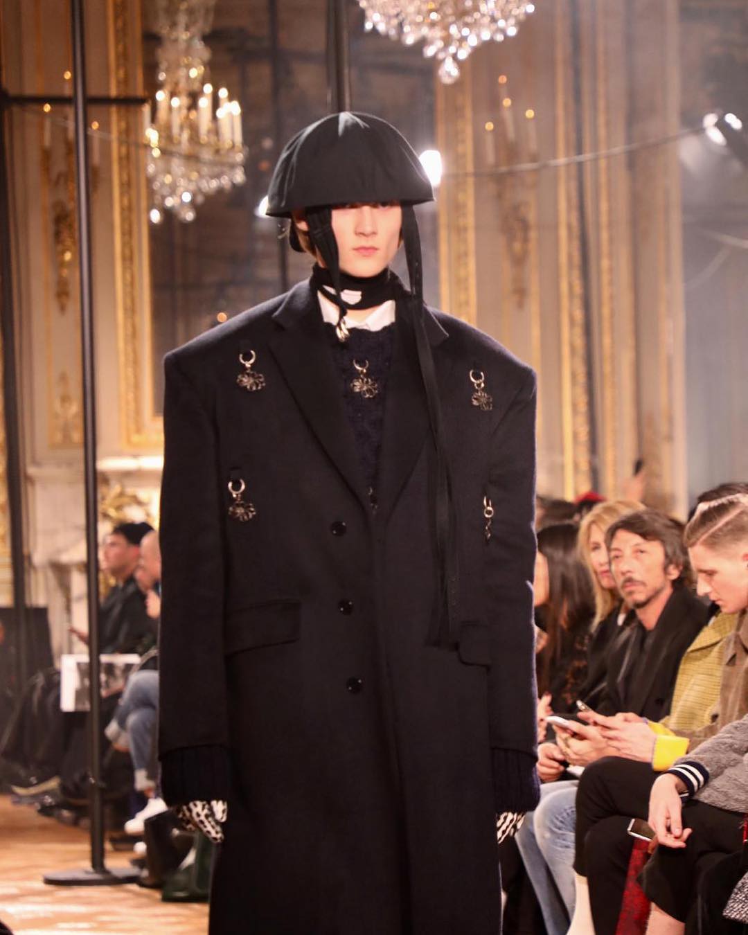 Тиждень чоловічої моди в Парижі: світові кутюр'є влаштували на подіумі &quot;об'ємний хаос&quot; (фото)