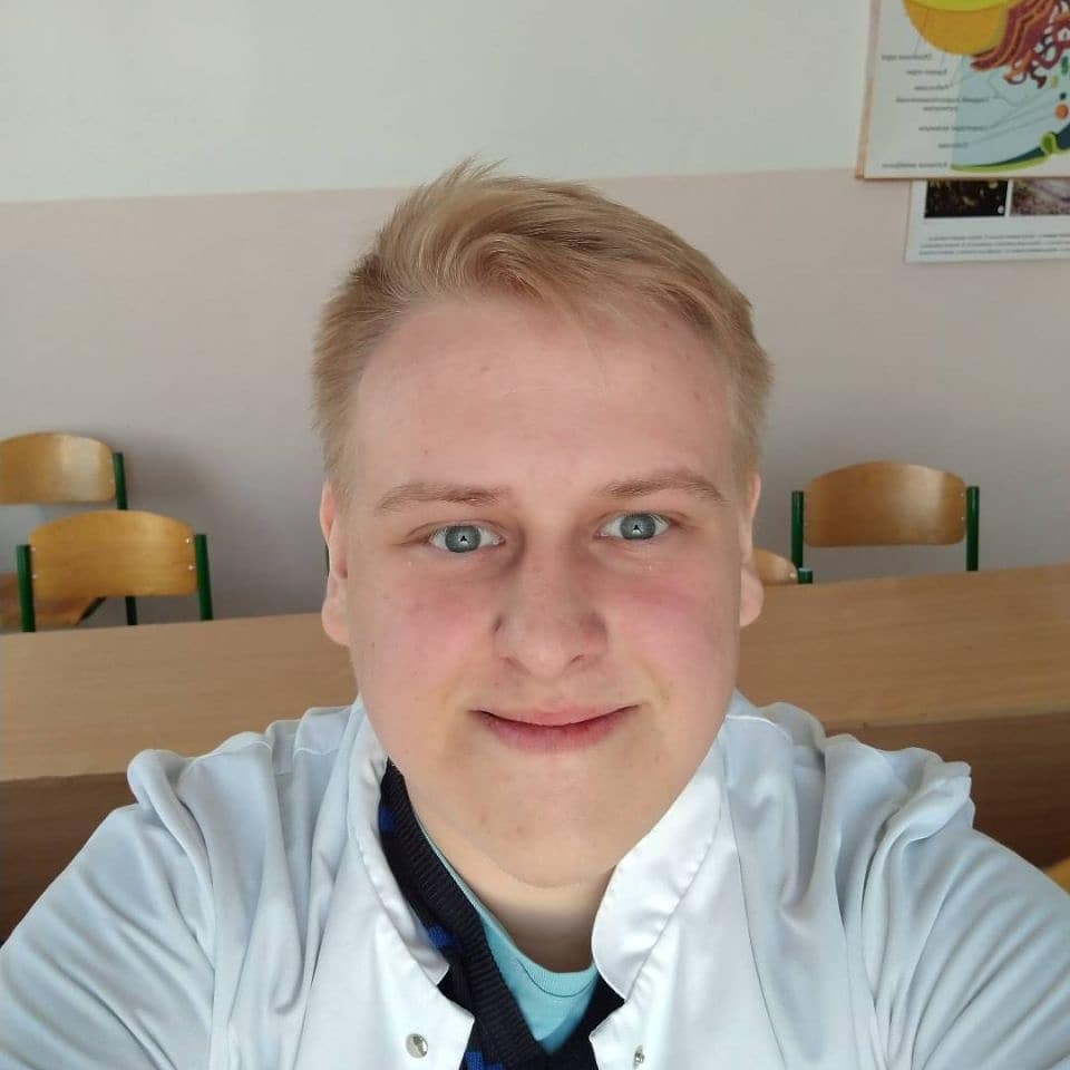 Потрібна допомога: молодому хлопцю необхідне лікування важкої хвороби