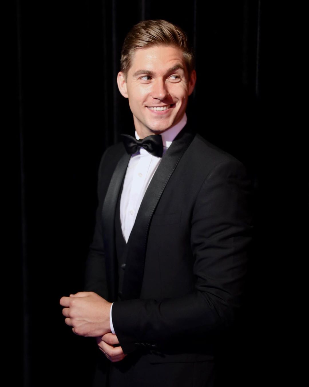 Обожнюють або ображаються? Володимир Остапчук розповів, як зірки реагують на його пародії