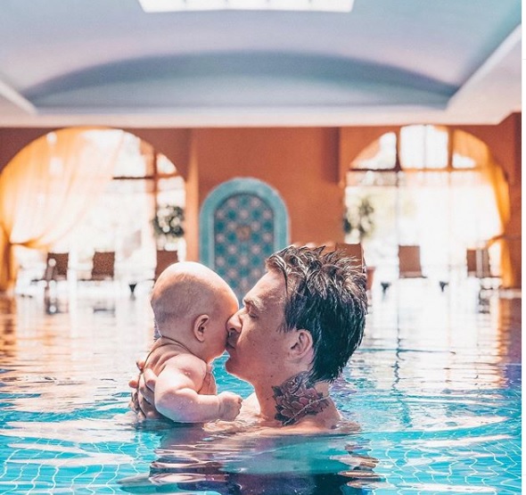 Олімпійський стрибок: Топалов показав круте відео з медового місяця