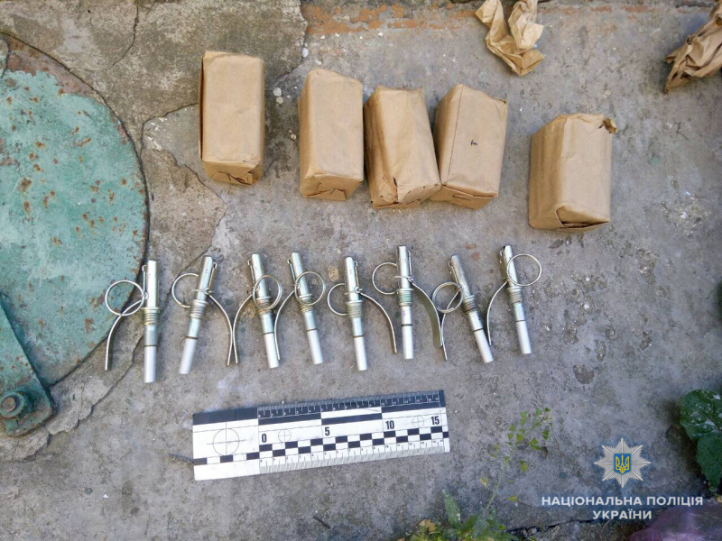 У Миколаєві у місцевого жителя виявили схрон вибухівки та боєприпасів