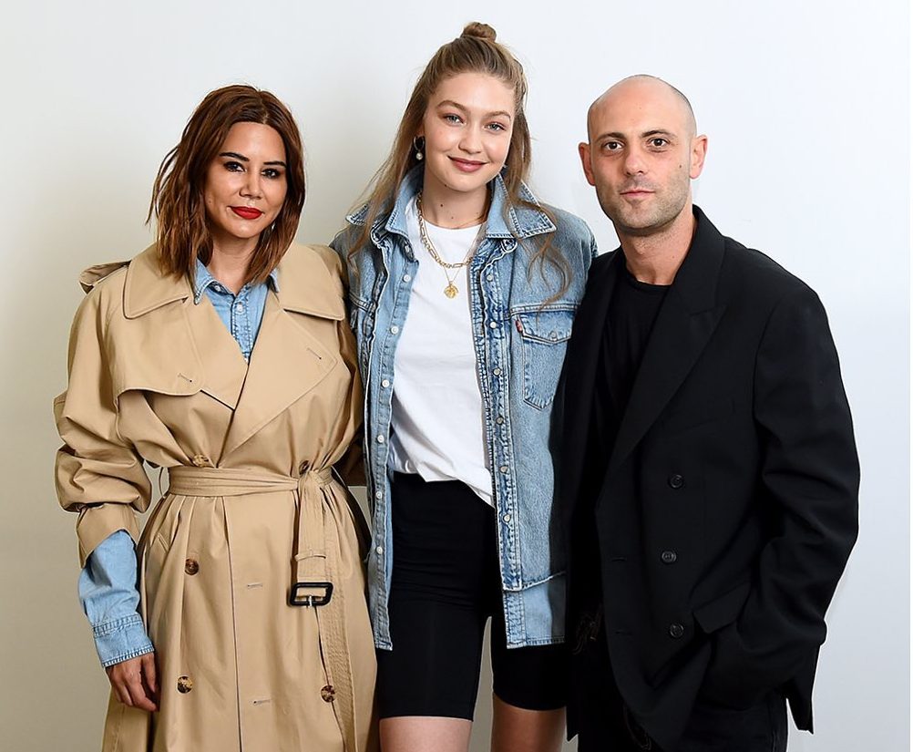 Шльопанці зі шкарпетками і велосипедки: Джіджі Хадід в провокаційному образі в Нью-Йорку