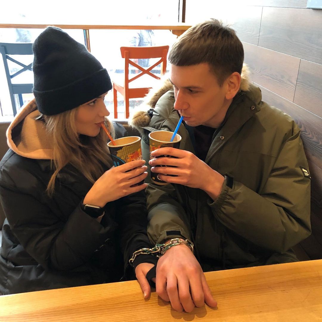 Влюбленные, которые сковали себя цепью, передумали разъединяться: есть новые планы