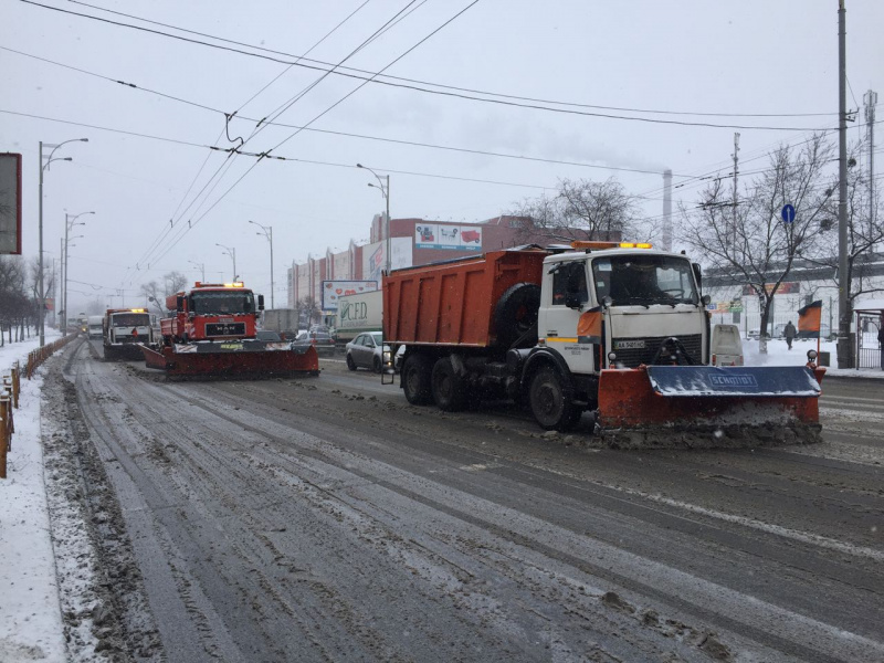 Снегопады в Украине: в Киеве водителей просят не пользоваться личными авто