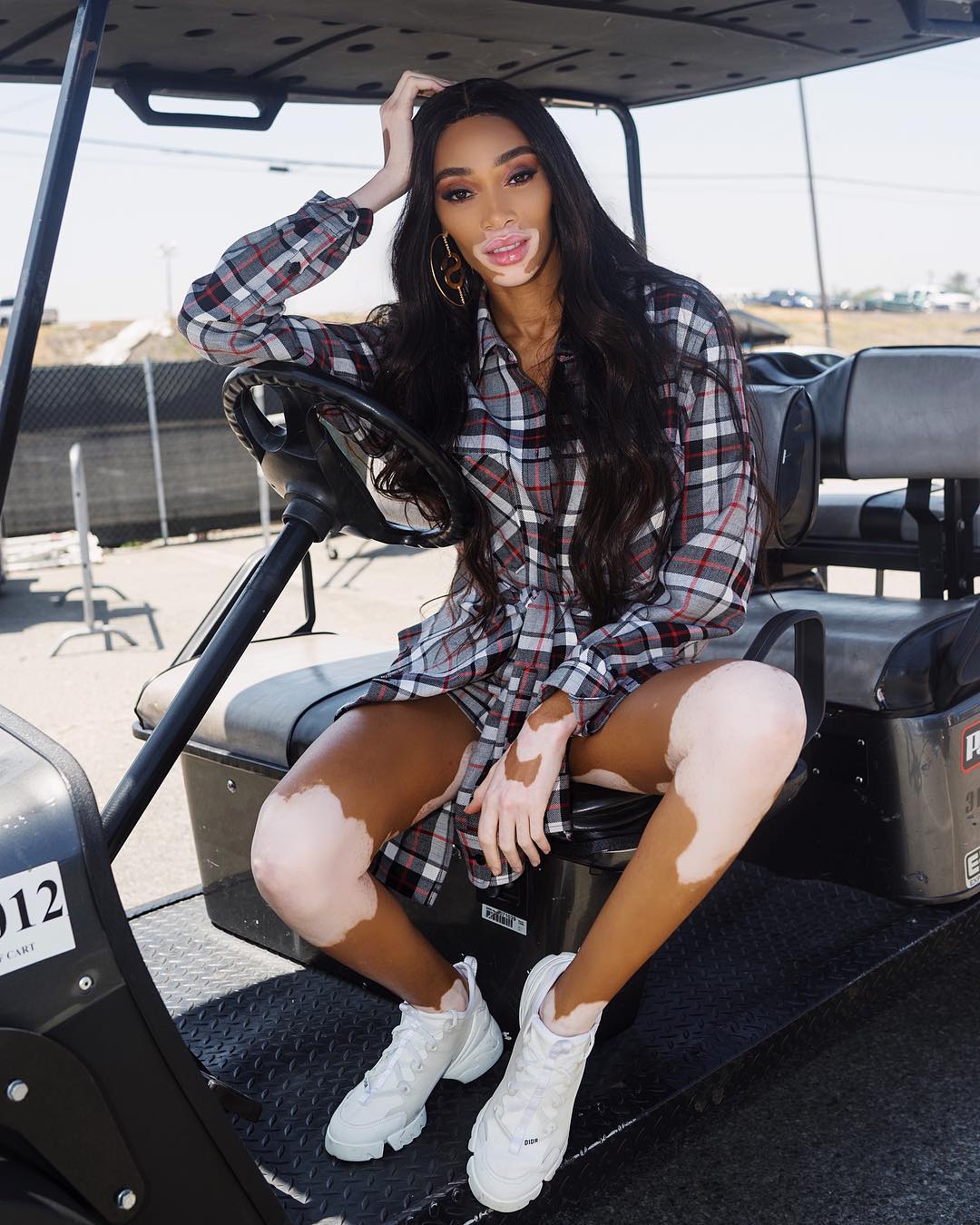 Блакитна мрія: Вінні Харлоу показала струнке тіло в оригінальному бікіні